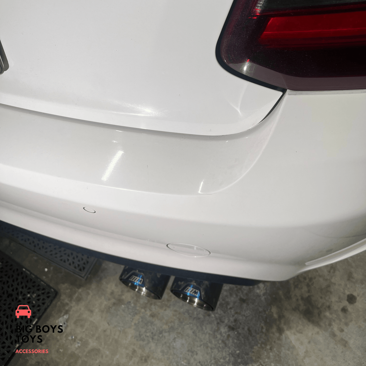 M2 exhaust tips from top