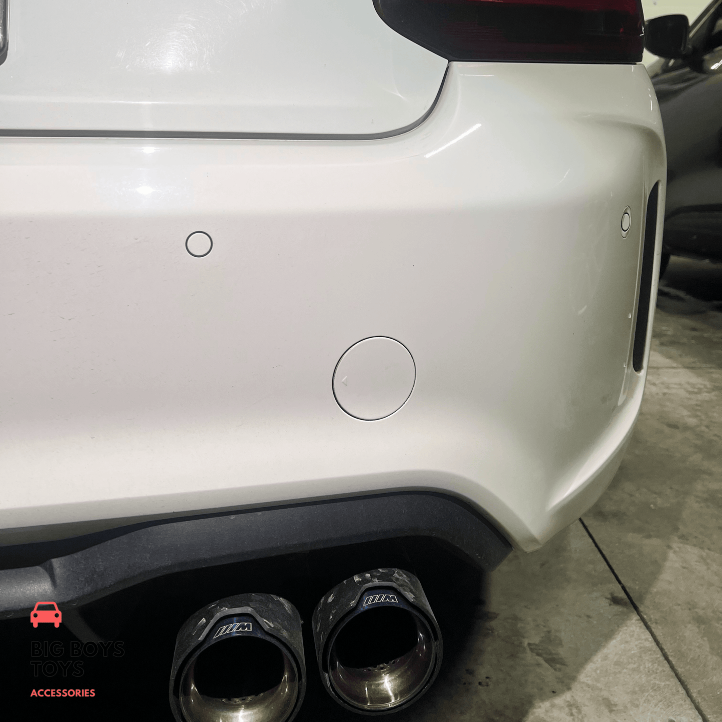 BMW M2 exhaust tips from back